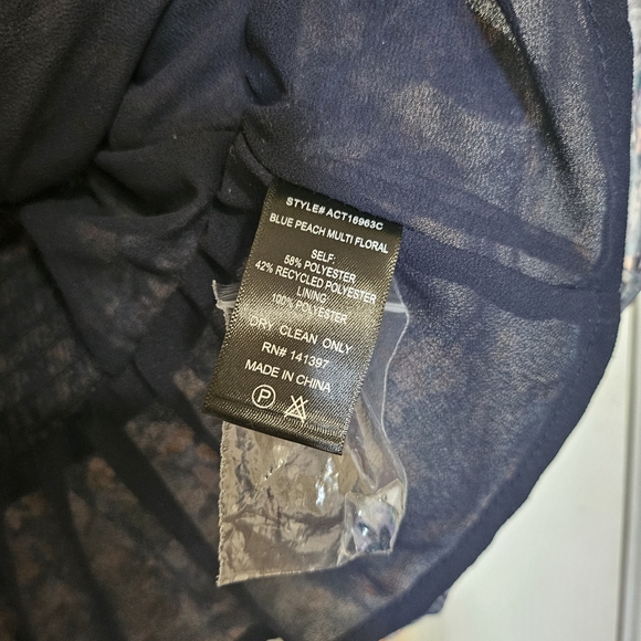 ASTR The Label Clairemont Top Floral Size Medium - Picture 6 of 9